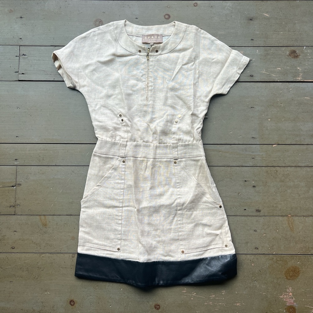 Space Style Concept Women’s Leather Short Sleeve Cream Zipper Dress size Large